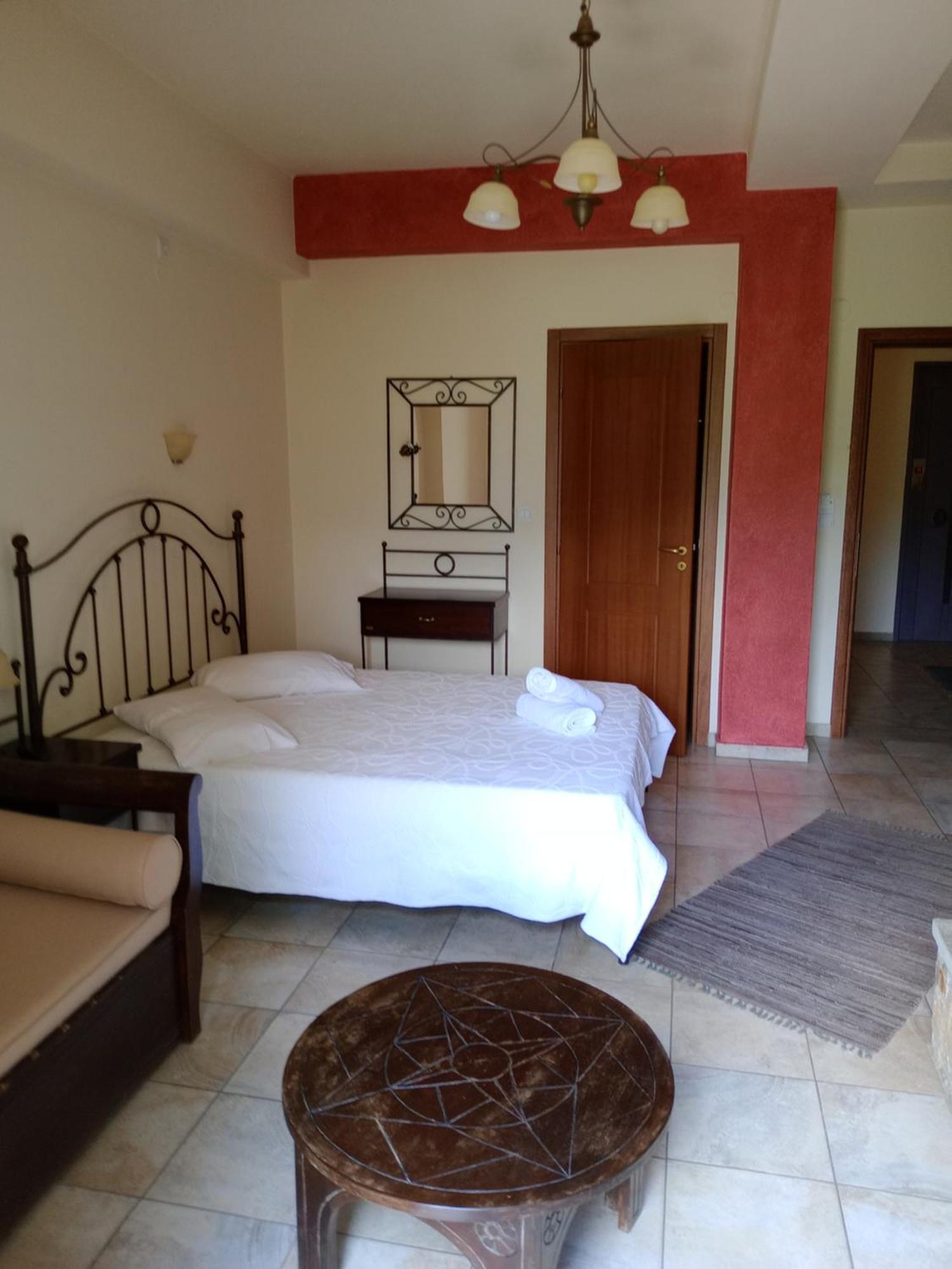 Hotel Erotas Áyios Dhimítrios Kültér fotó