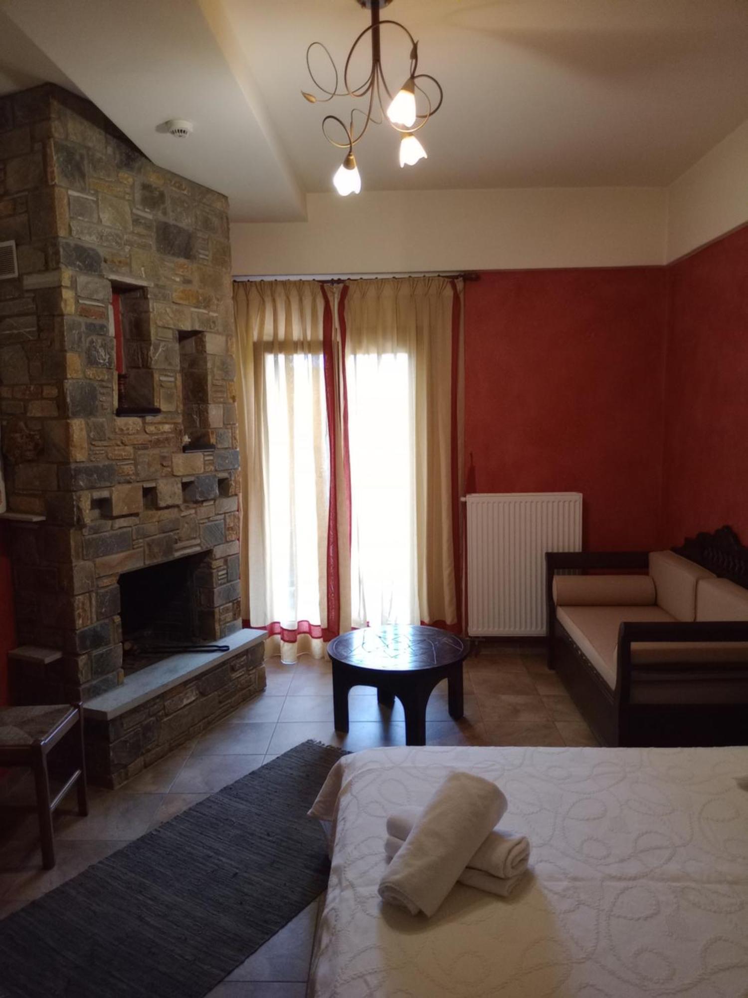 Hotel Erotas Áyios Dhimítrios Kültér fotó