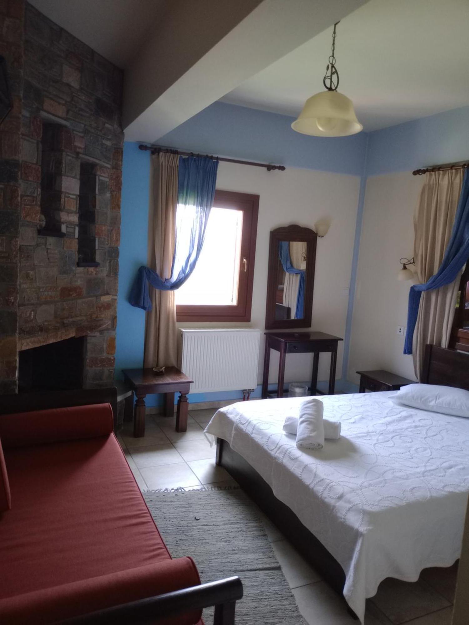 Hotel Erotas Áyios Dhimítrios Kültér fotó