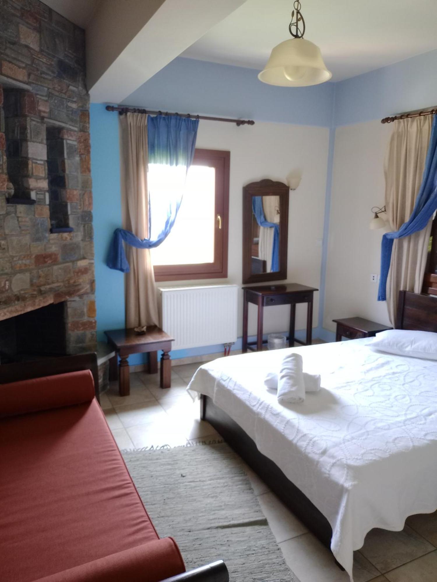 Hotel Erotas Áyios Dhimítrios Kültér fotó