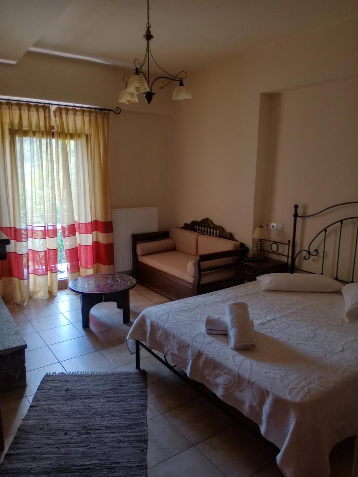 Hotel Erotas Áyios Dhimítrios Kültér fotó