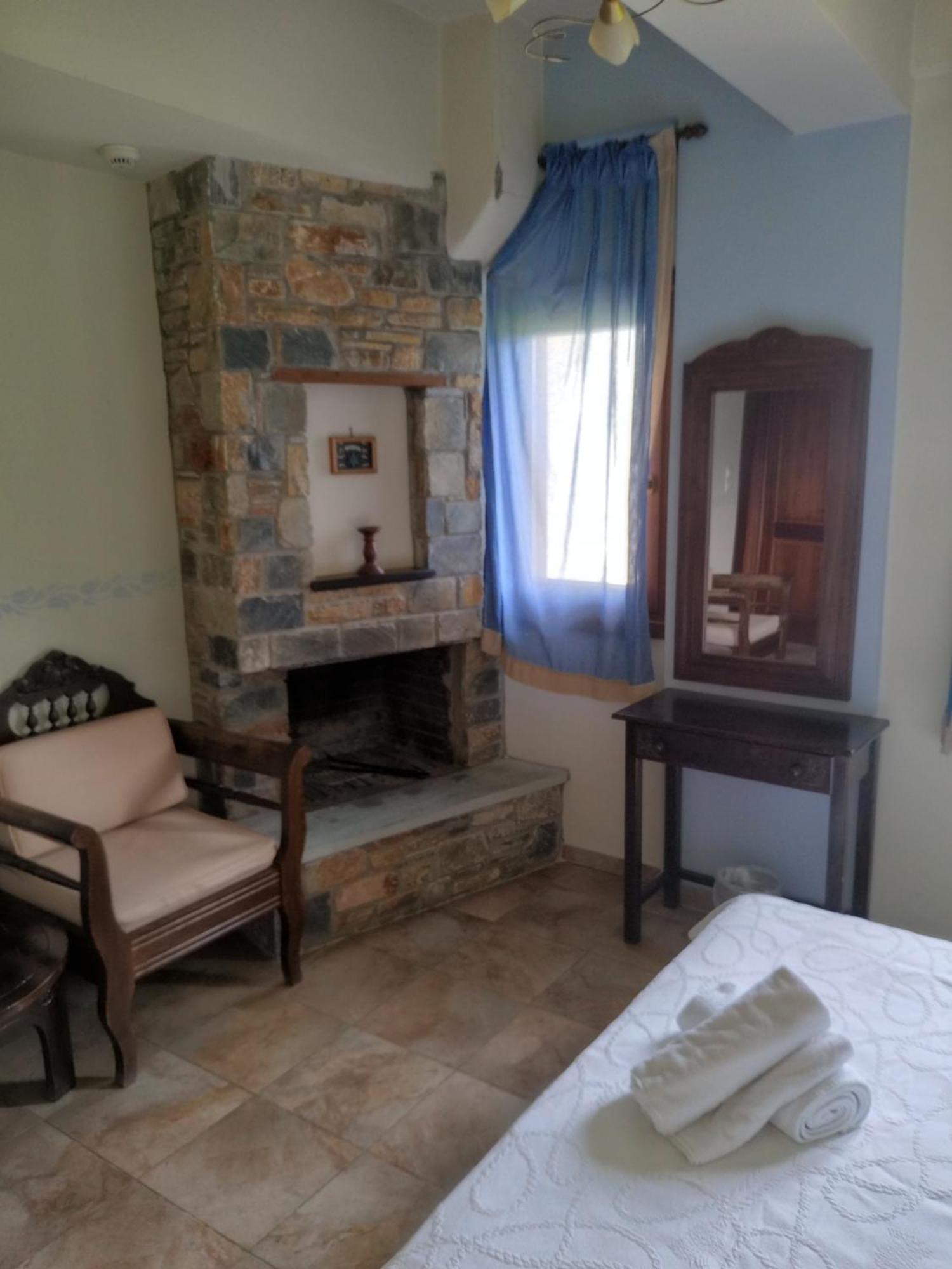 Hotel Erotas Áyios Dhimítrios Kültér fotó